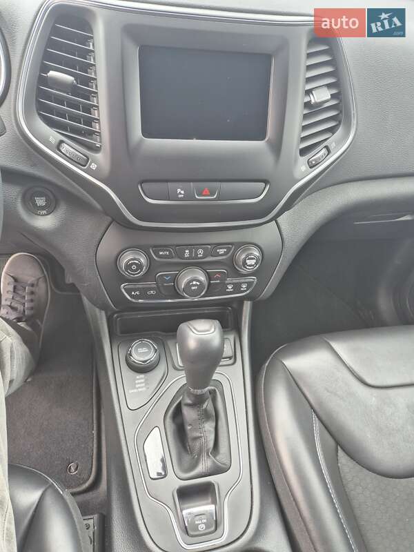 Внедорожник / Кроссовер Jeep Cherokee 2019 в Киеве