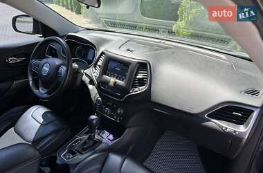 Внедорожник / Кроссовер Jeep Cherokee 2019 в 