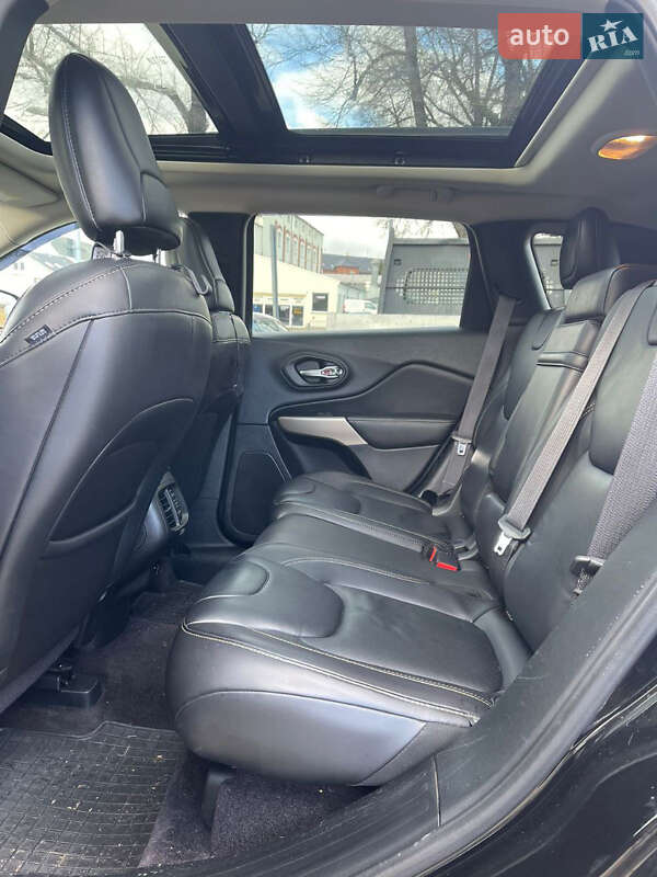 Позашляховик / Кросовер Jeep Cherokee 2017 в Луцьку