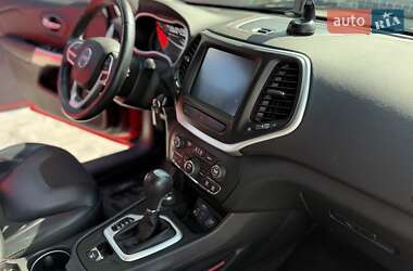 Внедорожник / Кроссовер Jeep Cherokee 2017 в 