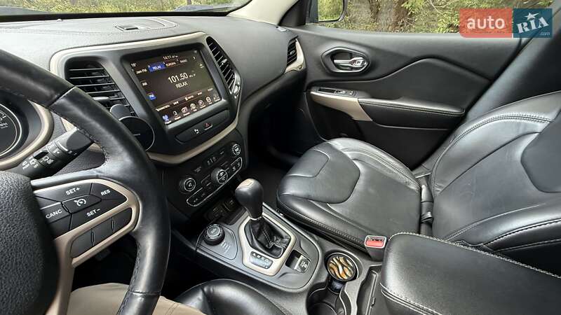 Позашляховик / Кросовер Jeep Cherokee 2016 в Києві