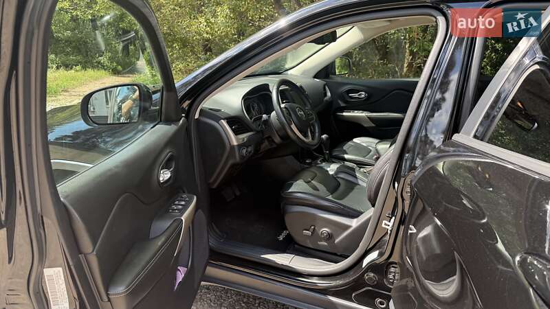 Позашляховик / Кросовер Jeep Cherokee 2016 в Києві