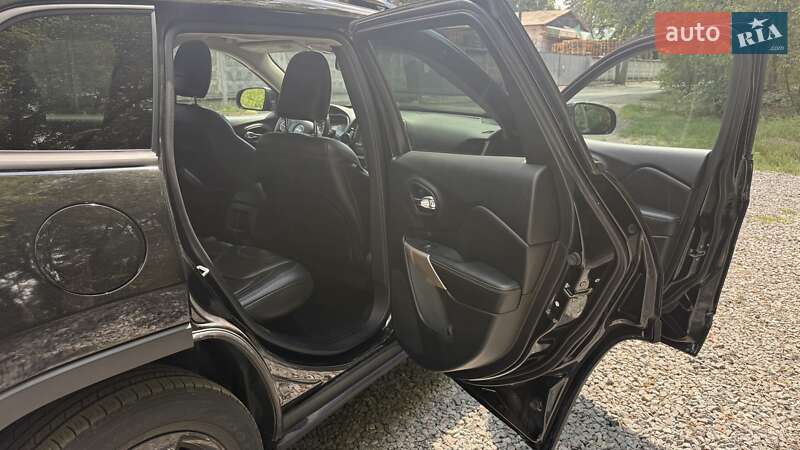 Позашляховик / Кросовер Jeep Cherokee 2016 в Києві