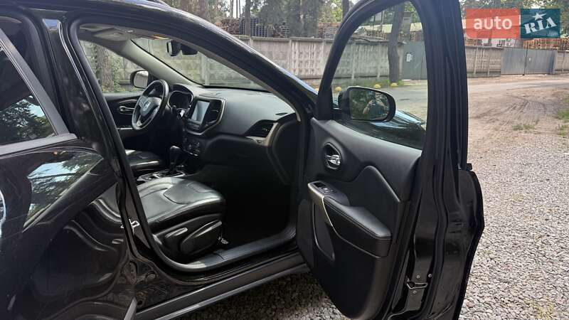 Позашляховик / Кросовер Jeep Cherokee 2016 в Києві