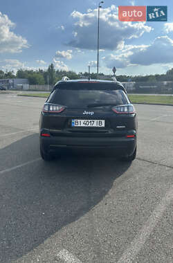 Внедорожник / Кроссовер Jeep Cherokee 2018 в 