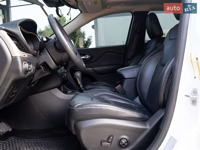 Внедорожник / Кроссовер Jeep Cherokee 2015 в Одессе
