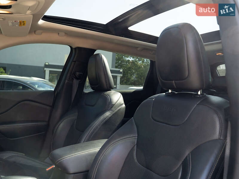 Внедорожник / Кроссовер Jeep Cherokee 2015 в Одессе