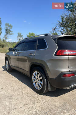 Внедорожник / Кроссовер Jeep Cherokee 2016 в 