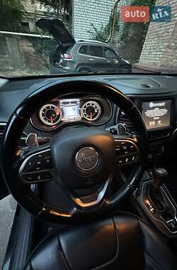 Внедорожник / Кроссовер Jeep Cherokee 2018 в 