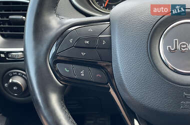 Внедорожник / Кроссовер Jeep Cherokee 2020 в 