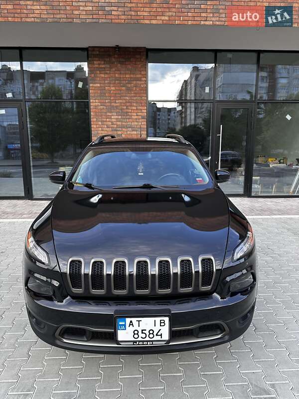Внедорожник / Кроссовер Jeep Cherokee 2016 в Ивано-Франковске