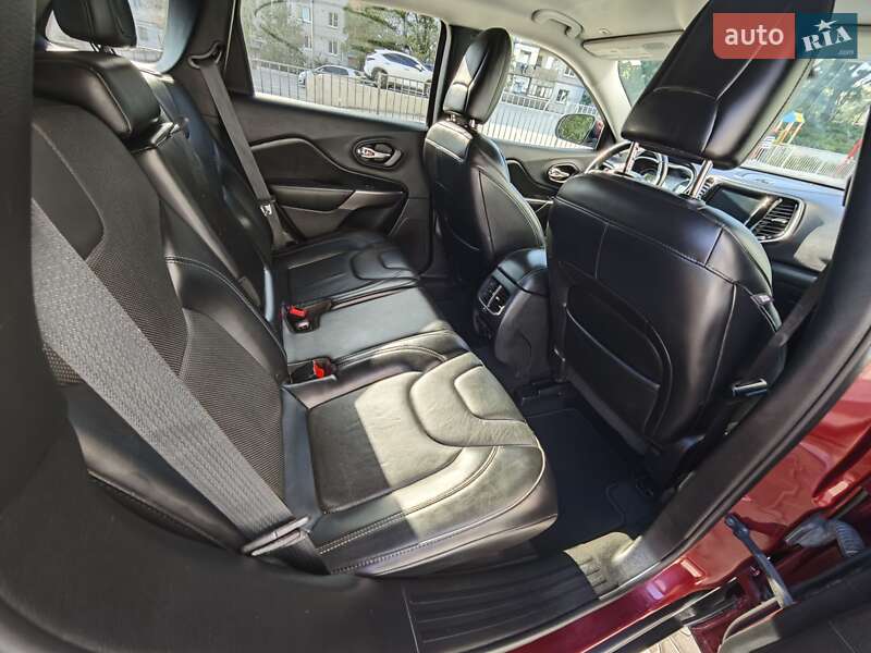 Внедорожник / Кроссовер Jeep Cherokee 2019 в Киеве