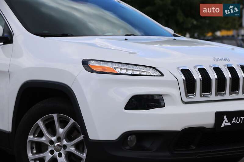 Внедорожник / Кроссовер Jeep Cherokee 2015 в Киеве