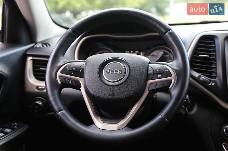 Внедорожник / Кроссовер Jeep Cherokee 2015 в Киеве