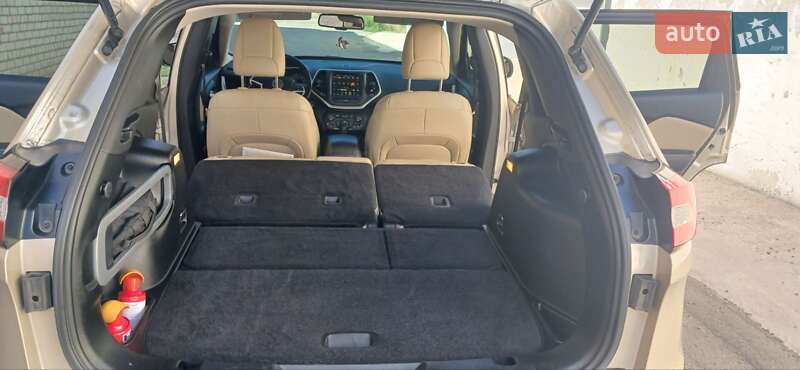 Позашляховик / Кросовер Jeep Cherokee 2015 в Кривому Розі