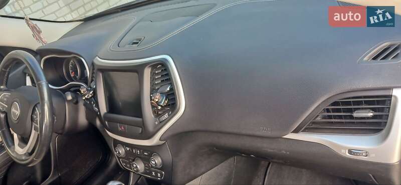 Позашляховик / Кросовер Jeep Cherokee 2015 в Кривому Розі