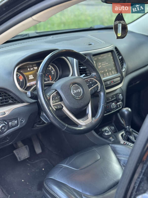 Внедорожник / Кроссовер Jeep Cherokee 2017 в Киеве