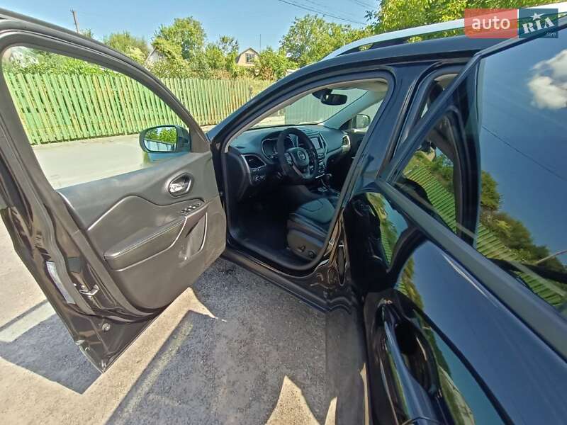 Позашляховик / Кросовер Jeep Cherokee 2020 в Києві