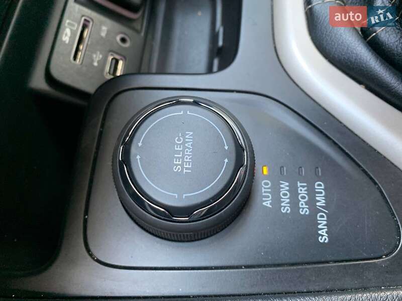 Внедорожник / Кроссовер Jeep Cherokee 2017 в Киеве