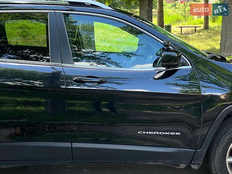 Внедорожник / Кроссовер Jeep Cherokee 2015 в Киеве