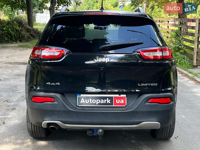 Внедорожник / Кроссовер Jeep Cherokee 2015 в Киеве
