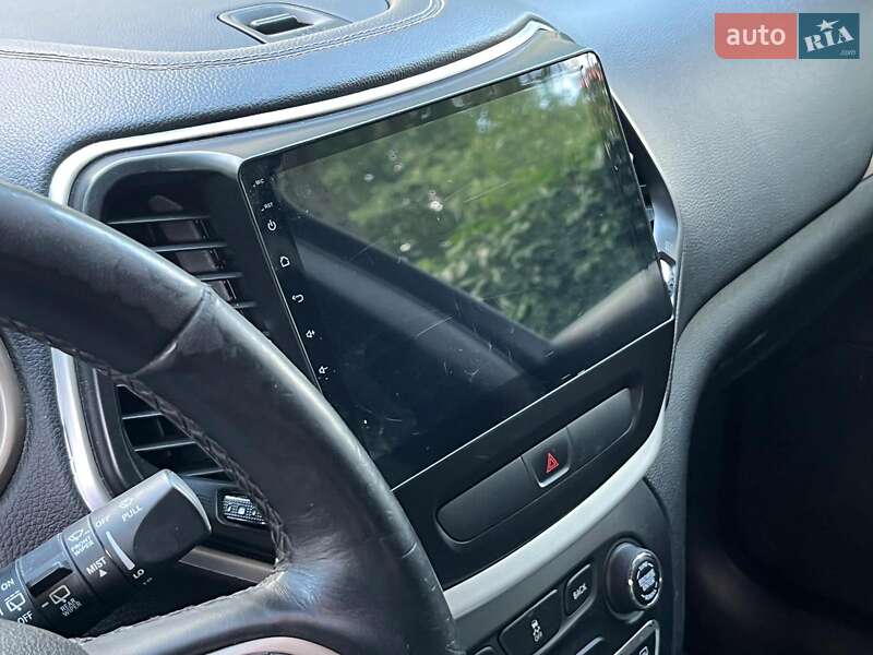 Внедорожник / Кроссовер Jeep Cherokee 2015 в Киеве