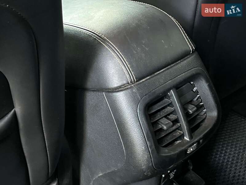 Внедорожник / Кроссовер Jeep Cherokee 2015 в Киеве