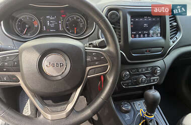 Внедорожник / Кроссовер Jeep Cherokee 2019 в 