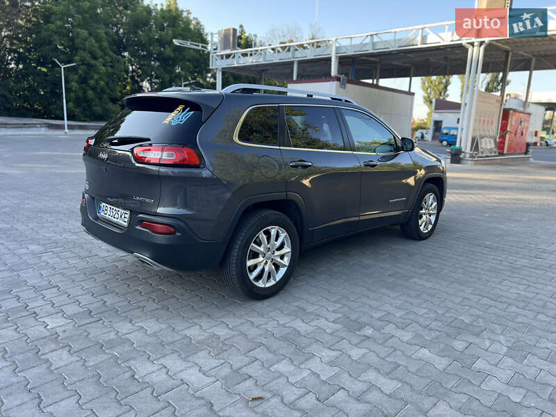 Внедорожник / Кроссовер Jeep Cherokee 2015 в Виннице