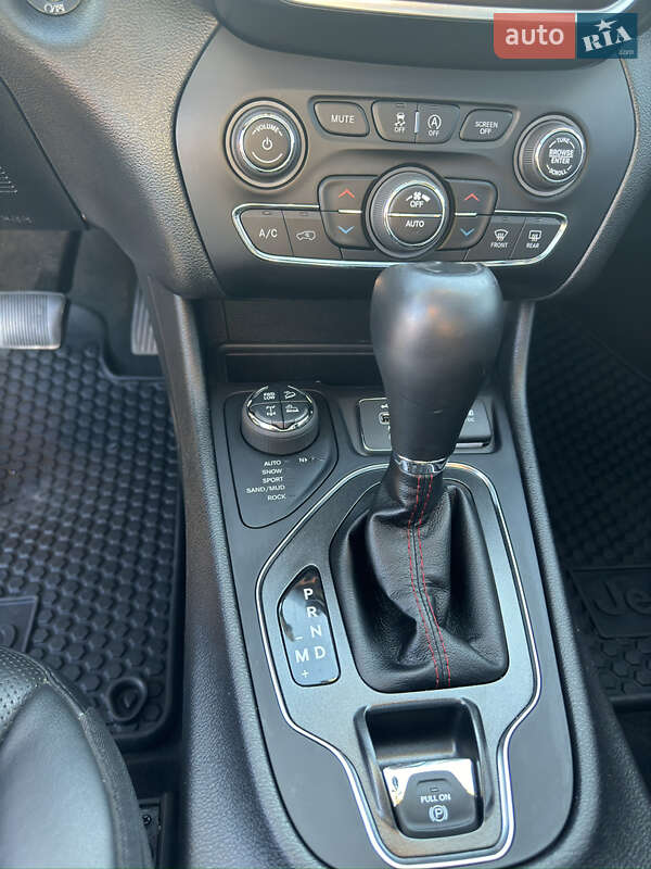 Позашляховик / Кросовер Jeep Cherokee 2019 в Києві