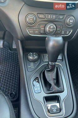 Внедорожник / Кроссовер Jeep Cherokee 2019 в 