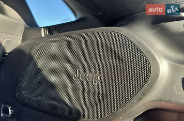 Внедорожник / Кроссовер Jeep Cherokee 2019 в 