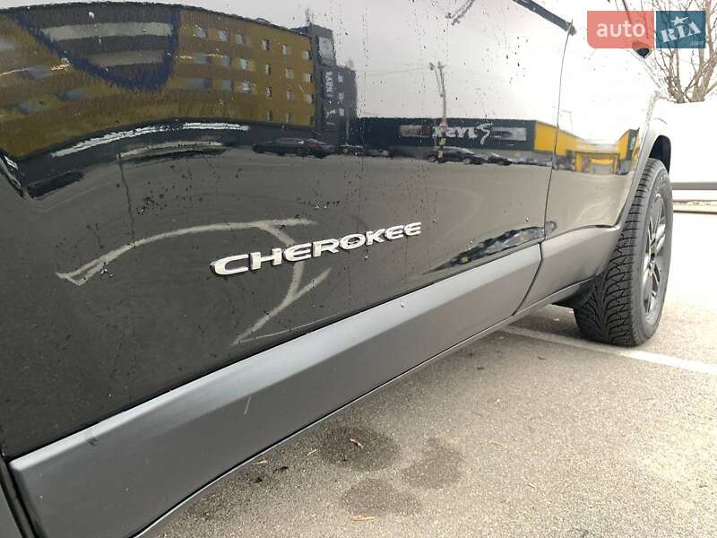 Внедорожник / Кроссовер Jeep Cherokee 2019 в Киеве