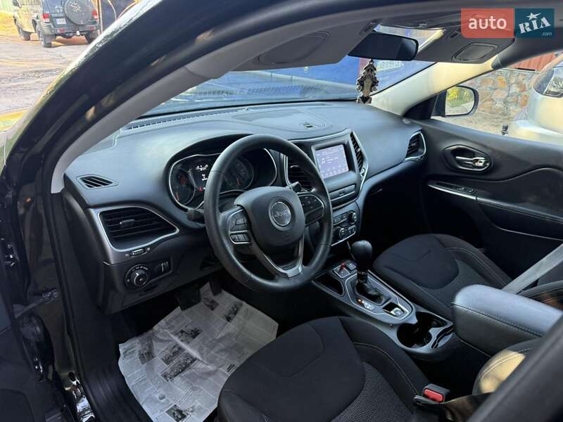 Внедорожник / Кроссовер Jeep Cherokee 2018 в Гайвороне