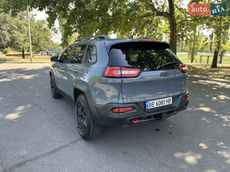 Внедорожник / Кроссовер Jeep Cherokee 2015 в Южноукраинске