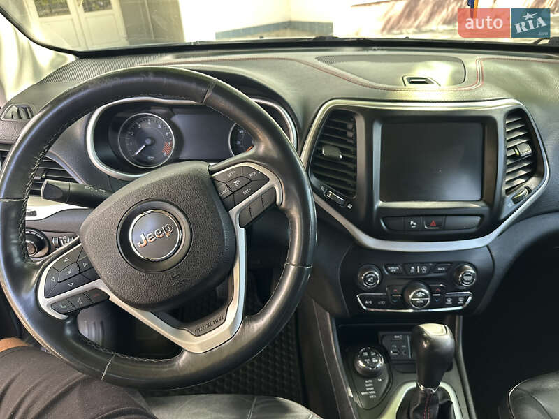Внедорожник / Кроссовер Jeep Cherokee 2015 в Южноукраинске