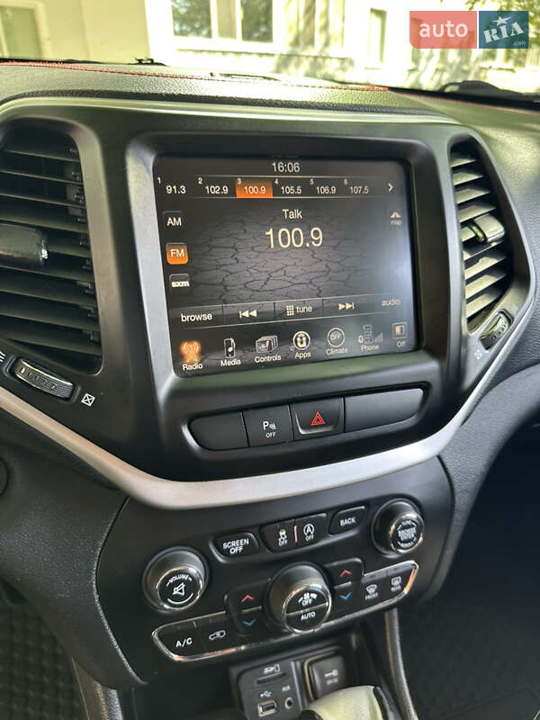 Внедорожник / Кроссовер Jeep Cherokee 2015 в Южноукраинске