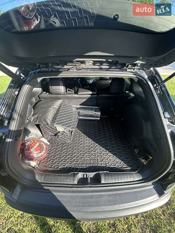 Внедорожник / Кроссовер Jeep Cherokee 2020 в Киеве фото 27 Внедорожник / Кроссовер Jeep Cherokee 2020 в Киеве