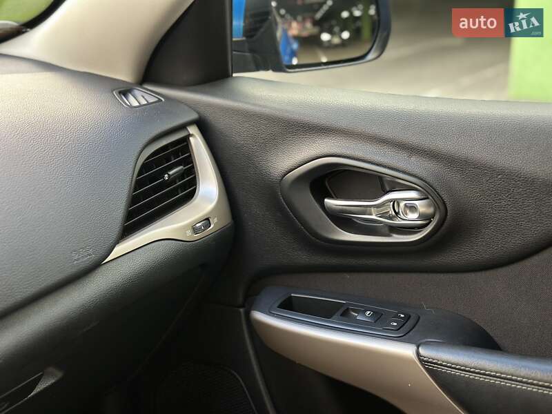 Позашляховик / Кросовер Jeep Cherokee 2017 в Києві фото 30 Позашляховик / Кросовер Jeep Cherokee 2017 в Києві