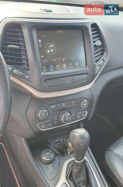 Внедорожник / Кроссовер Jeep Cherokee 2016 в 