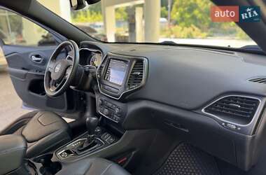 Внедорожник / Кроссовер Jeep Cherokee 2018 в 