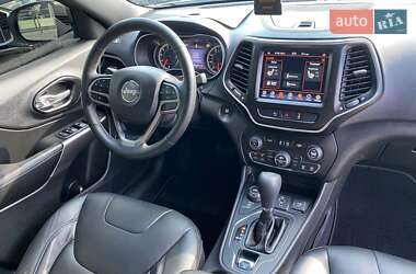 Внедорожник / Кроссовер Jeep Cherokee 2020 в 