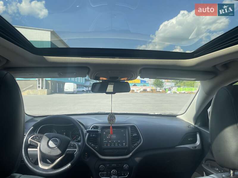 Позашляховик / Кросовер Jeep Cherokee 2015 в Тульчині