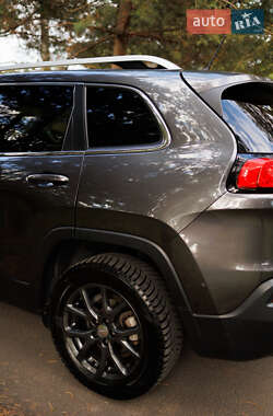 Внедорожник / Кроссовер Jeep Cherokee 2015 в 