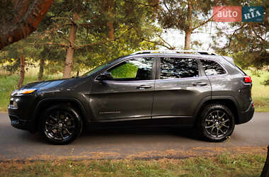 Внедорожник / Кроссовер Jeep Cherokee 2015 в 