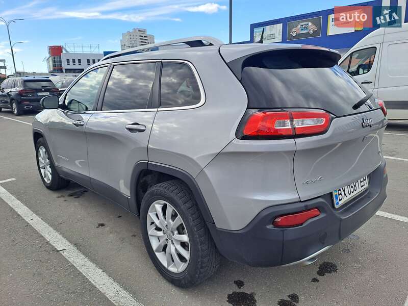 Внедорожник / Кроссовер Jeep Cherokee 2016 в Хмельницком