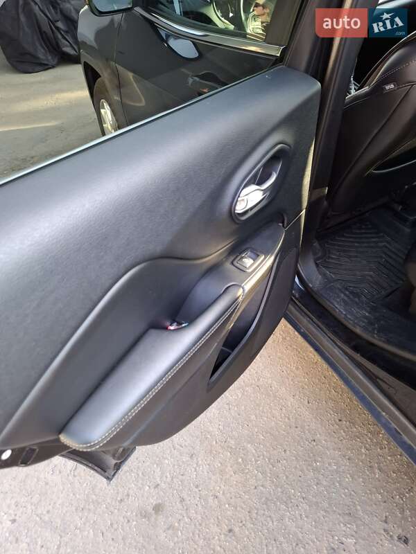 Внедорожник / Кроссовер Jeep Cherokee 2016 в Полтаве