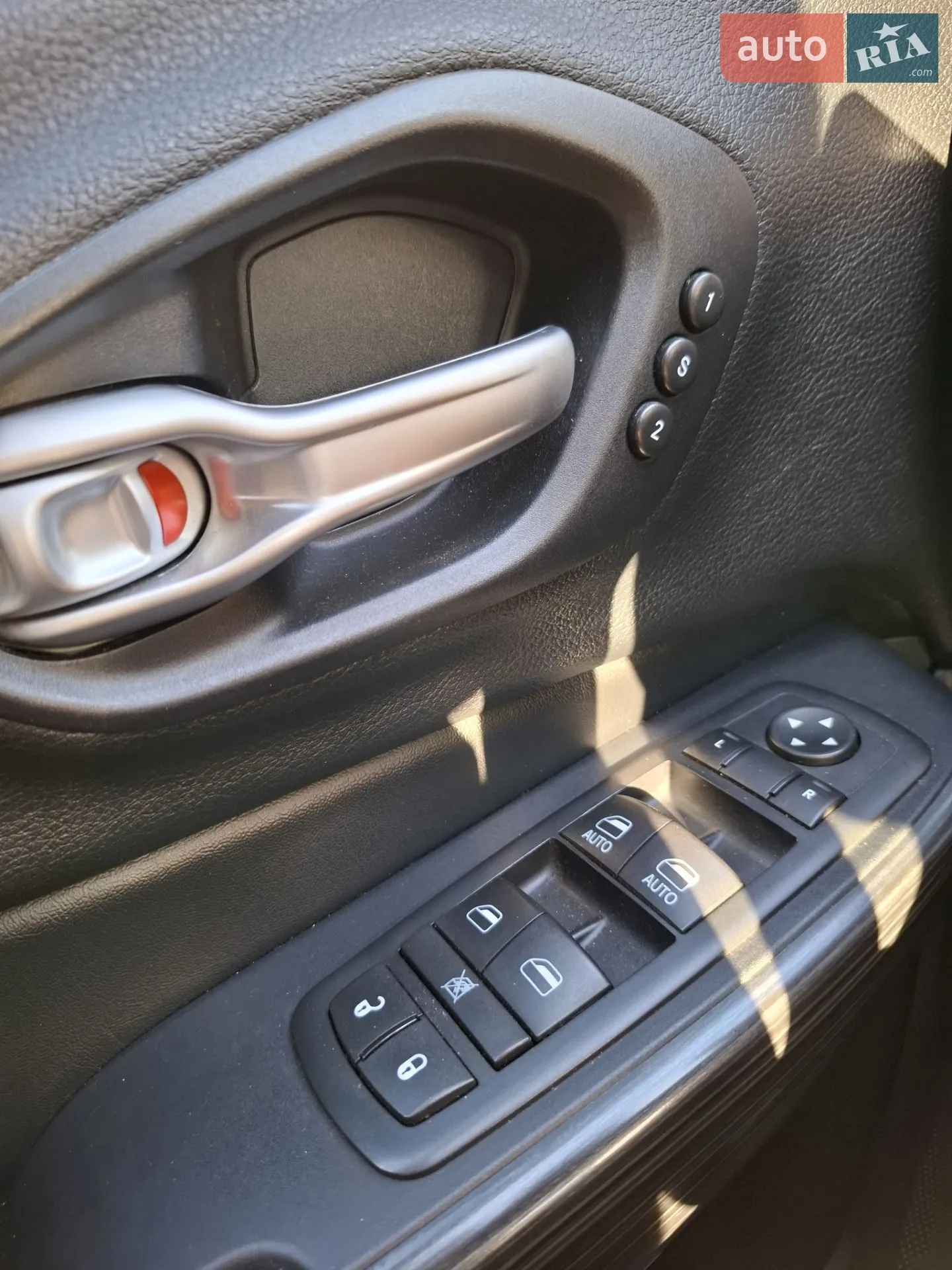 2016 Jeep Cherokee - мініатюра 27