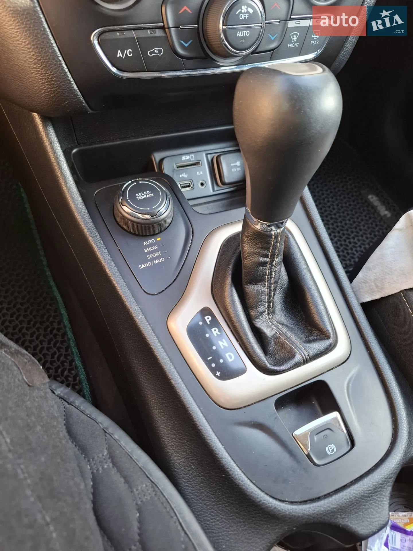 2016 Jeep Cherokee - мініатюра 28