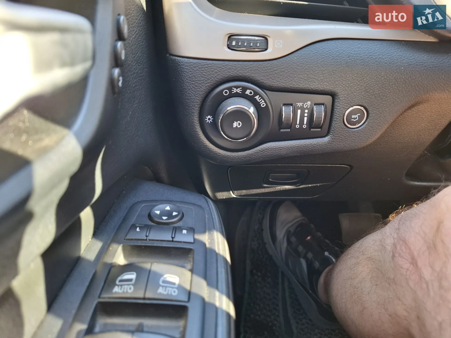 2016 Jeep Cherokee - мініатюра 30